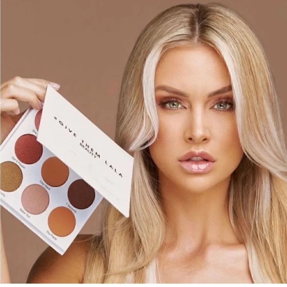 Give Them Lala eyeshadow palette